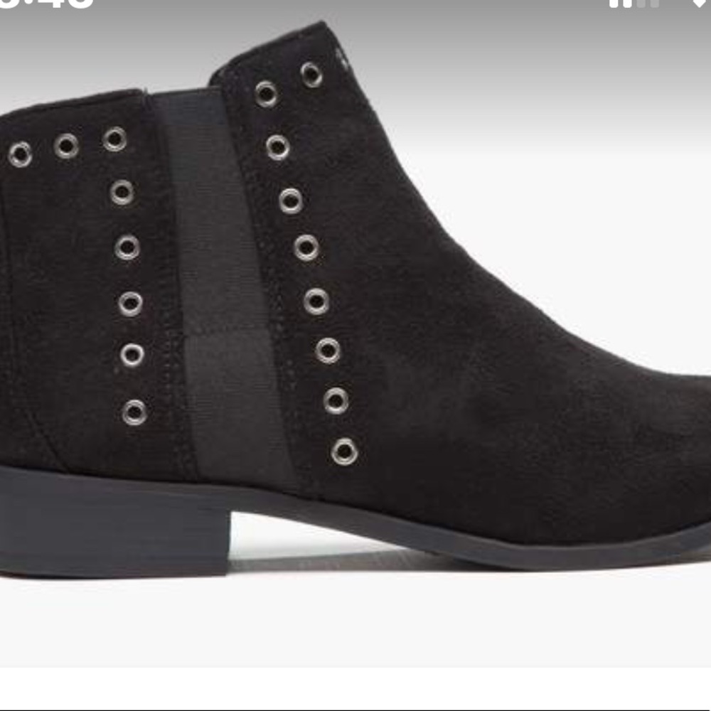 Olive Street Chelsea Grommet Bootie Sz 7 NEW